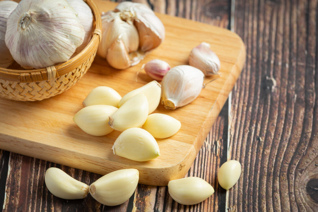 fresh raw garlic ready cook